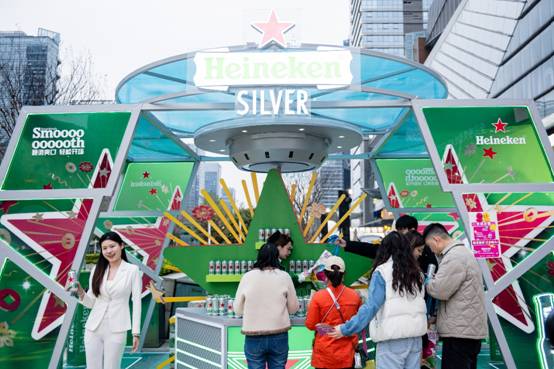 图片包含 人, 建筑, 户外, 小孩

AI 生成的内容可能不正确。