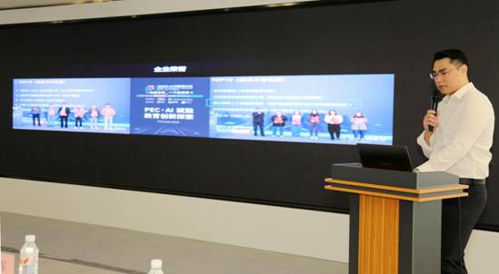 5698a679148cf8f2934f9b5a260589a4